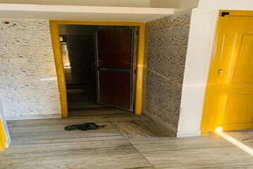 2 BHK Apartment – Entrance View at Beleghata - for Rent
