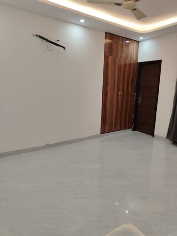 Room in 3 BHK Builder Floor at Unitech South City II, Sector 50 – for Sale