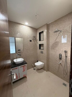 Bathroom in 4 BHK Builder Floor at Eros Rosewood City, Sector 49 – for Rent