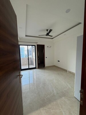 Room in 4 BHK Builder Floor at Eros Rosewood City, Sector 49 – for Rent