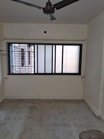2 BHK Apartment For Rent in New Jay Palace, Yari Road