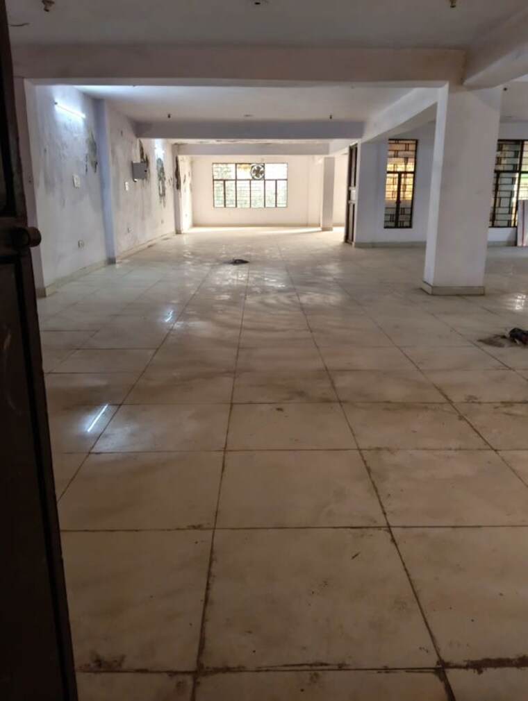  Parking, naraina industrial area phase 1 Commercial Office Space 4500 Sq.Ft. In Naraina Industrial Area Phase 1 Delhi 9764736