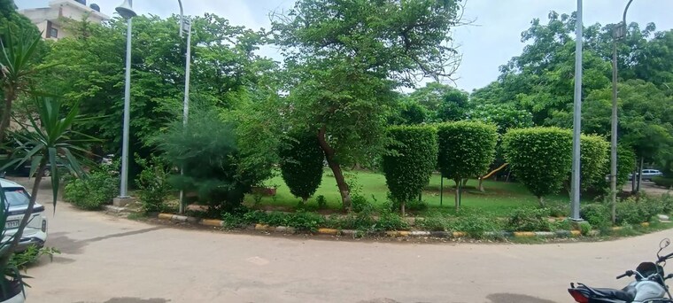 Garden, unitech-fresco 3 Bedroom 1629 Sq.Ft. Apartment In Sector 50 Gurgaon 9764789