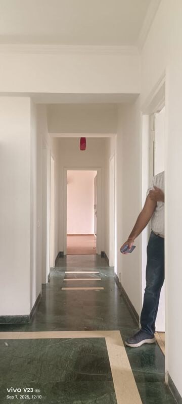 Building Lobby in 3 BHK Apartment at Unitech Fresco, Sector 50 – for Rent