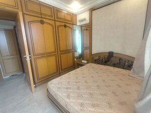 Room in 3 BHK Apartment at Parijat Building, Andheri West – for Rent