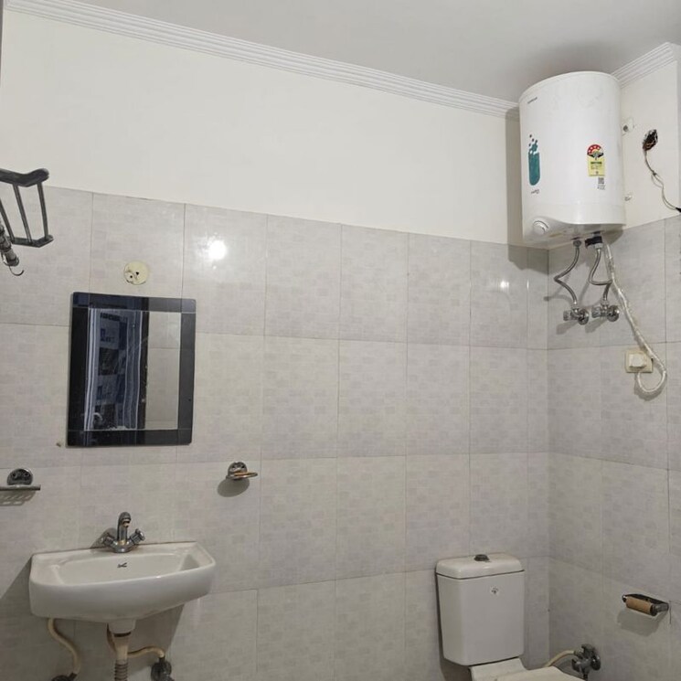 Bathroom, rwa-residential-society-sector-46 1 Bedroom 100 Sq.Yd. Builder Floor In Jharsa Gurgaon 9764848