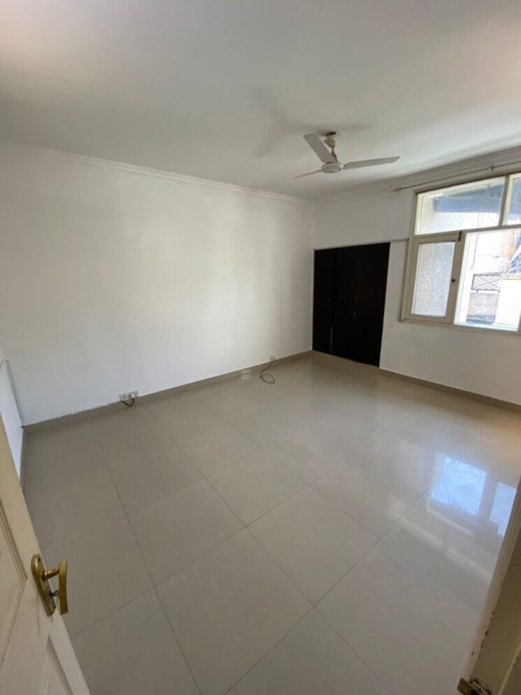 Room, ss-mayfield-gardens 4 Bedroom 2150 Sq.Ft. Villa In Sector 51 Gurgaon 9764970