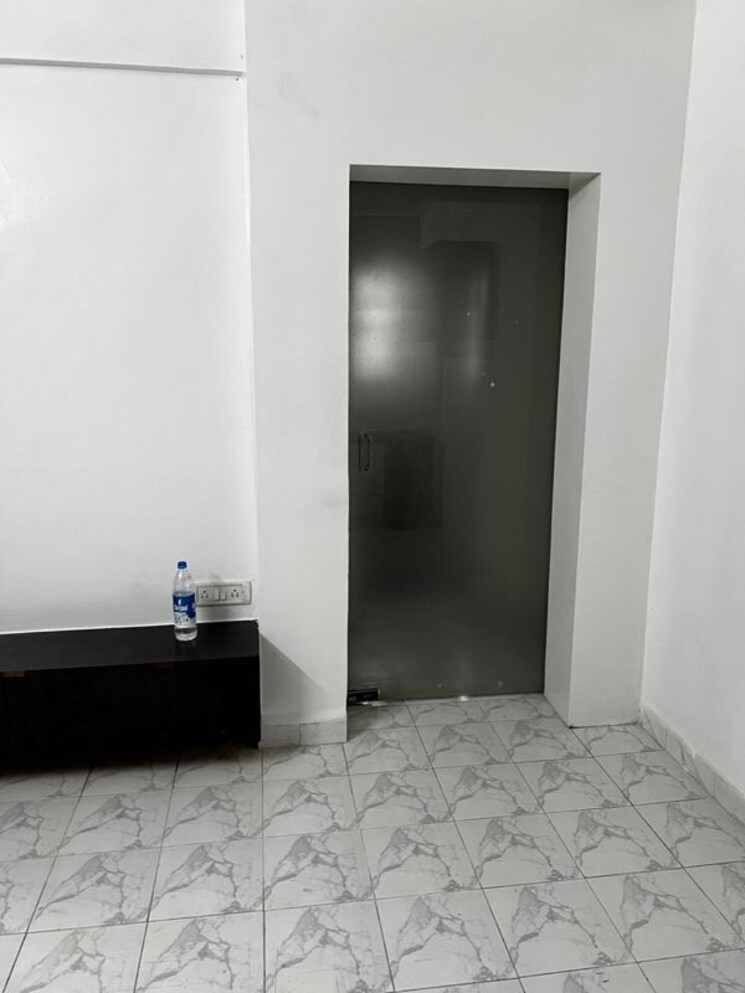 Room, karishma-society Commercial Office Space 500 Sq.Ft. In Kothrud Pune 9765074