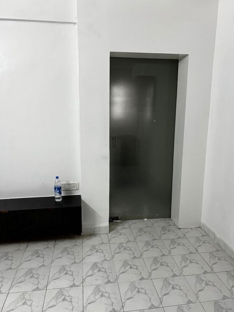 Room, karishma-society Commercial Office Space 500 Sq.Ft. In Kothrud Pune 9765074