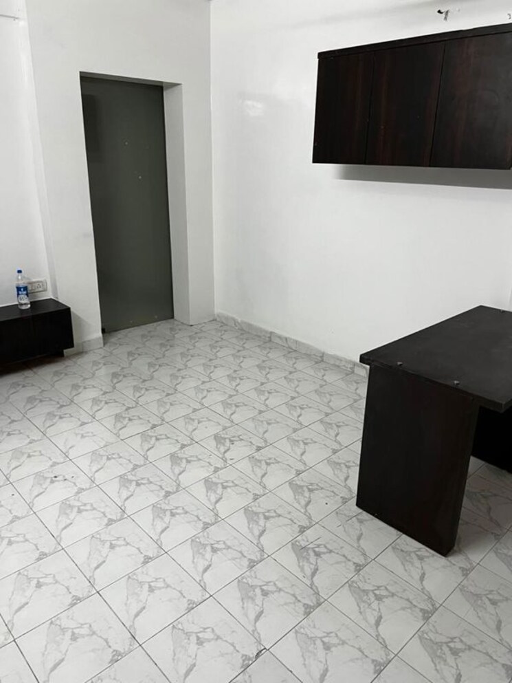 Room, karishma-society Commercial Office Space 500 Sq.Ft. In Kothrud Pune 9765074