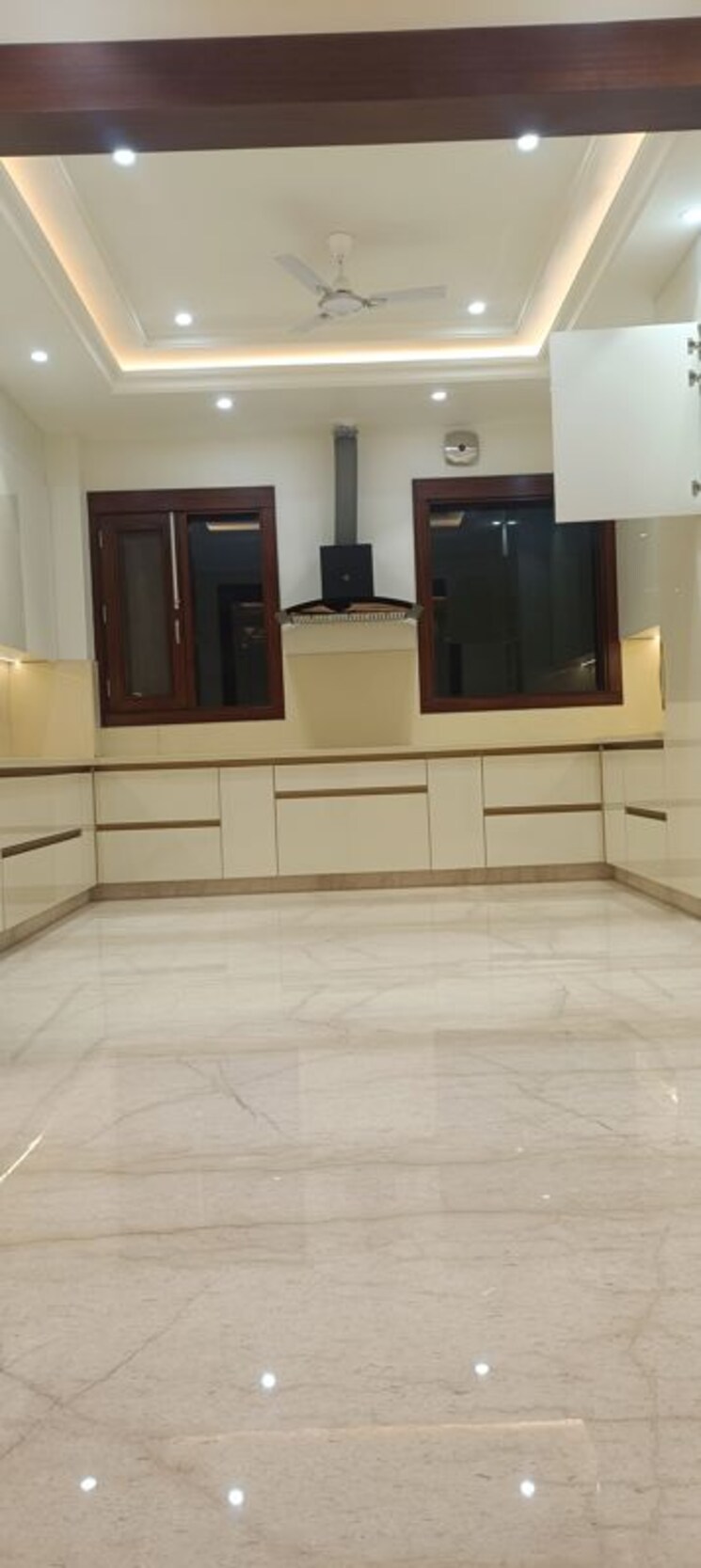 Room, vivek vihar 4 Bedroom 3000 Sq.Ft. Builder Floor In Vivek Vihar Delhi 9765119