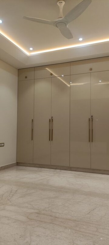 Building Lobby in 4 BHK Builder Floor at Vivek Vihar – for Sale