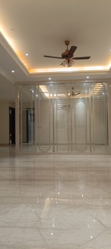 Building Lobby in 4 BHK Builder Floor at Vivek Vihar – for Sale