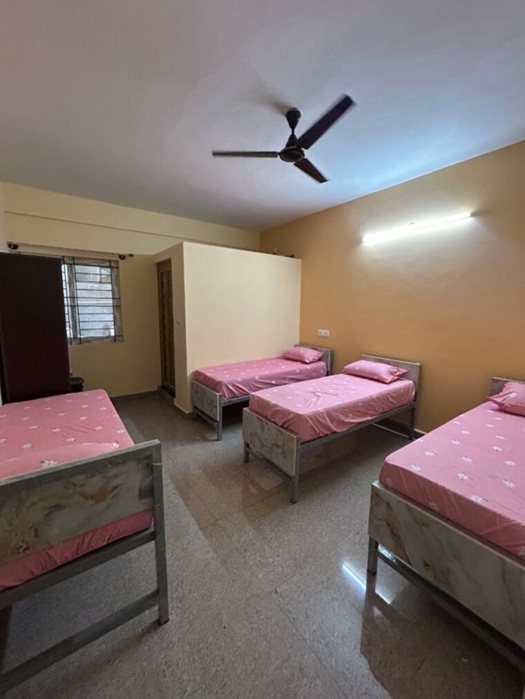 Bedroom, garebhavipalya Pg For Boys & Girls In Garebhavipalya 9765093