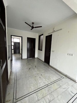 Room in 2 BHK Builder Floor at Sector 52 – for Rent