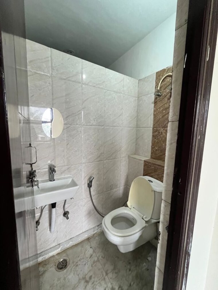 Bathroom, sector 52 2 Bedroom 1409 Sq.Ft. Builder Floor In Sector 52 Gurgaon 9765153