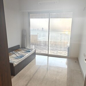 Room in 4 BHK Apartment at Lokhandwala Minerva Mahalaxmi, Arthur rd – for Rent