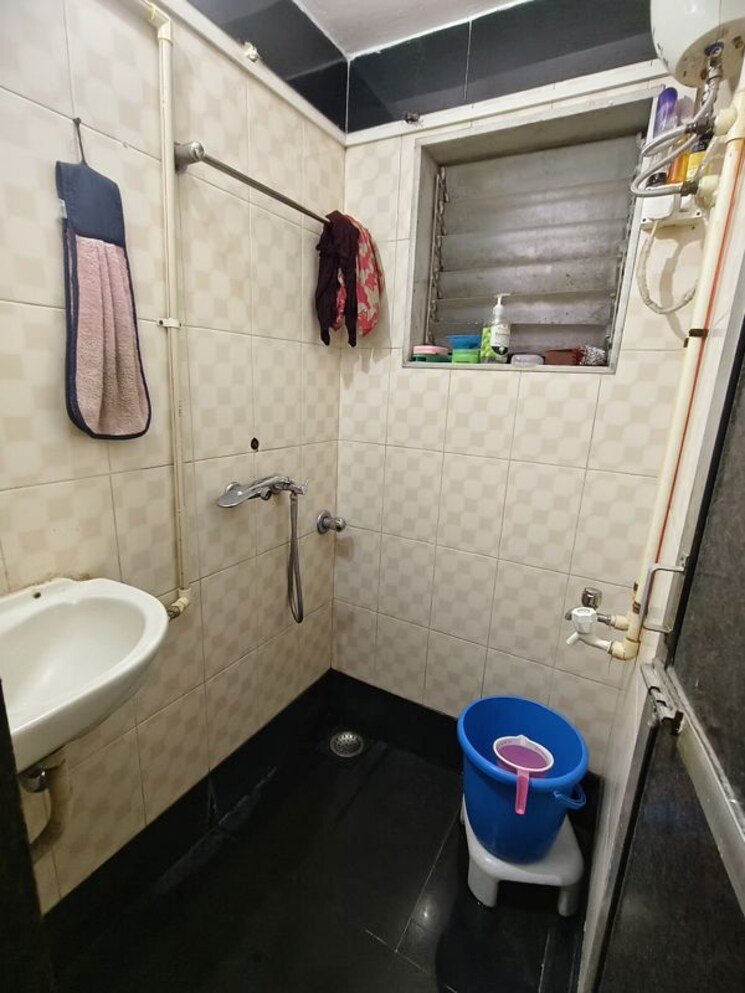 Bathroom, vasant-valley-complex 1 RK 360 Sq.Ft. Apartment In Malad East Mumbai 9765241