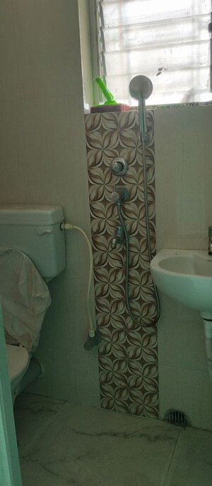 Bathroom in 3 BHK Apartment at Kolkatta Gpo – for Rent