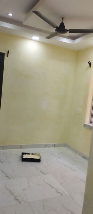 Room in 3 BHK Apartment at Kolkatta Gpo – for Rent