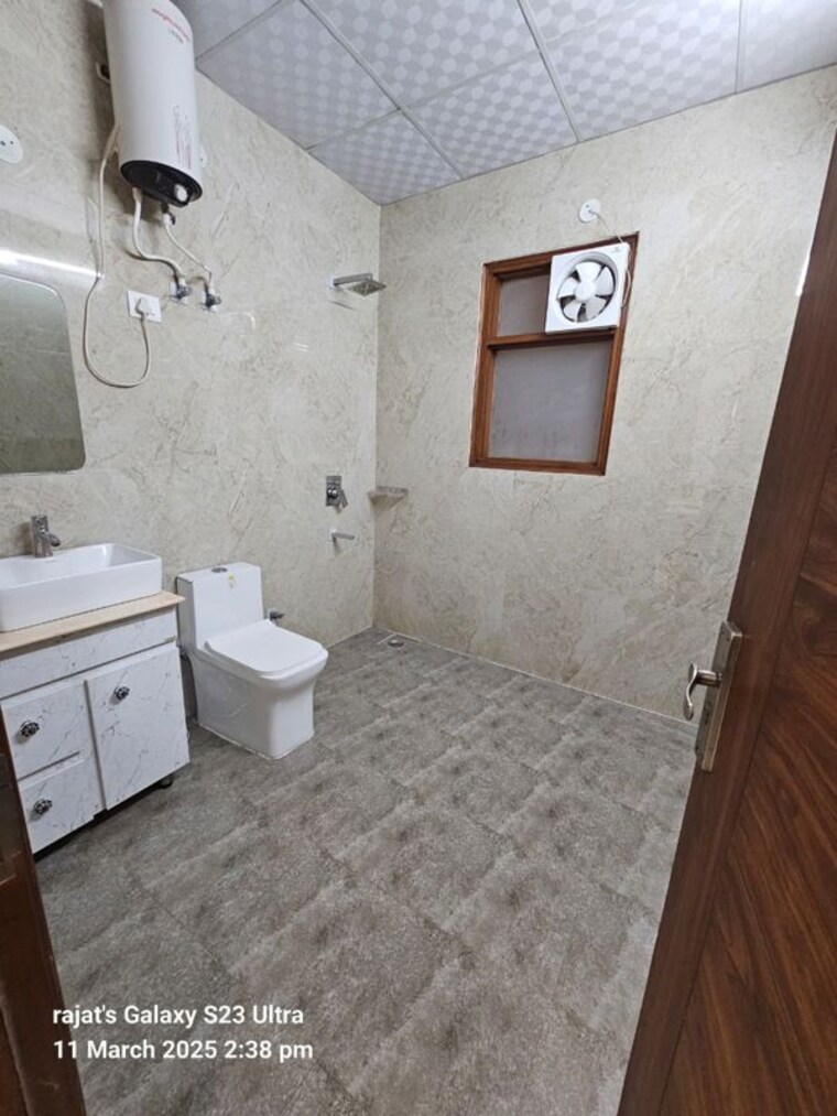 Bathroom, ardee-city 4 Bedroom 2400 Sq.Ft. Apartment In Sector 52 Gurgaon 9765252