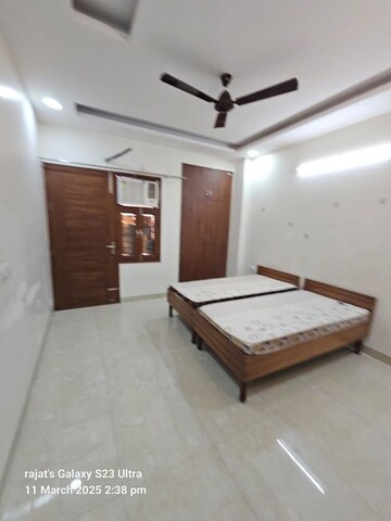Room in 4 BHK Apartment at Ardee City, Sector 52 – for Rent