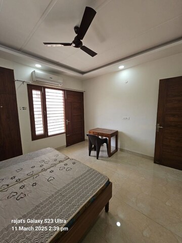 Bedroom in 4 BHK Builder Floor at Ardee City, Sector 52 – for Rent