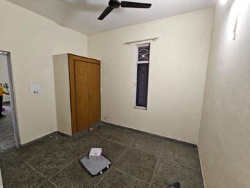 Bedroom in 3 BHK Apartment at Sector 4 – for Rent
