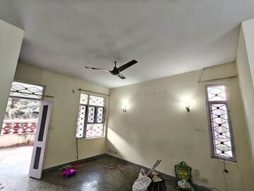 Room in 3 BHK Apartment at Sector 4 – for Rent