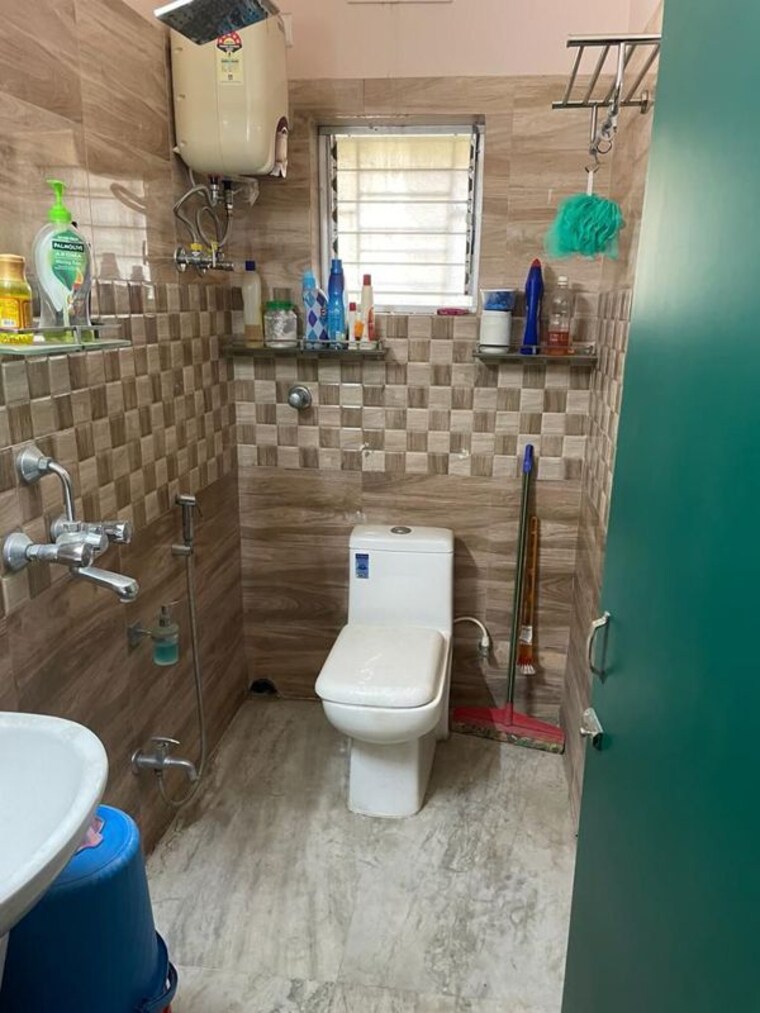 Bathroom, kasba 2 Bedroom 925 Sq.Ft. Apartment In Kasba Kolkata 9443028
