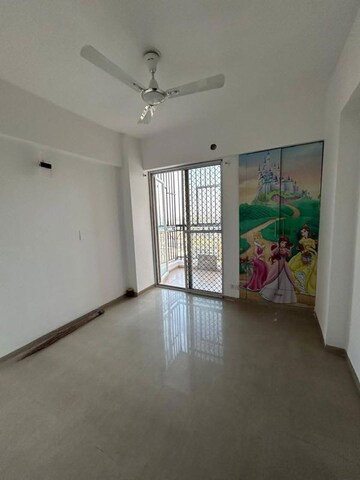 Room in 2 BHK Apartment at Gaur City 7th Avenue, Sector 4 Greater Noida – for Rent