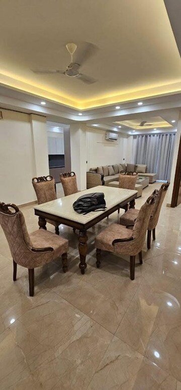 Master Bedroom in 3 BHK Builder Floor at Unitech South City 1, South City 1 – for Rent