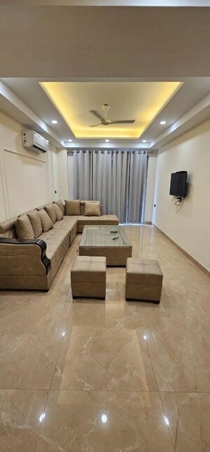 Living Room in 3 BHK Builder Floor at Unitech South City 1, South City 1 – for Rent