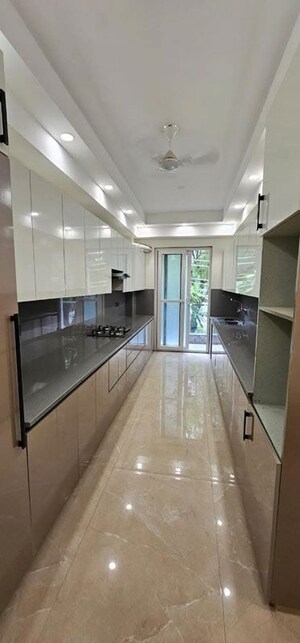 Kitchen in 3 BHK Builder Floor at Unitech South City 1, South City 1 – for Rent