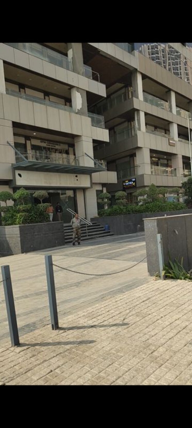 Nearby, fusion-ufairia Commercial Shop 435 Sq.Ft. In Sector 16b Greater Noida Greater Noida 9765354