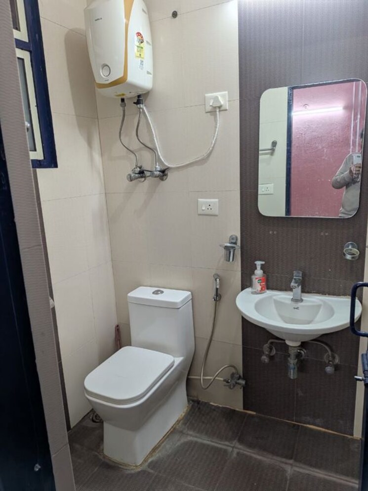Bathroom, sector 15 3 Bedroom 1800 Sq.Ft. Apartment In Sector 15 Gurgaon 9765402