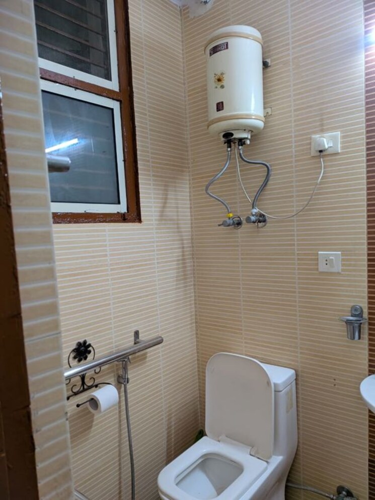 Bathroom, sector 15 3 Bedroom 1800 Sq.Ft. Apartment In Sector 15 Gurgaon 9765402
