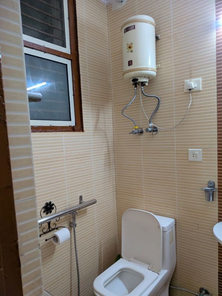 Bathroom, sector 15 3 Bedroom 1800 Sq.Ft. Apartment In Sector 15 Gurgaon 9765402