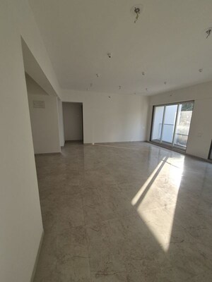 Room in 3 BHK Apartment at Pafilia Sunita Heights, Naupada – for Sale