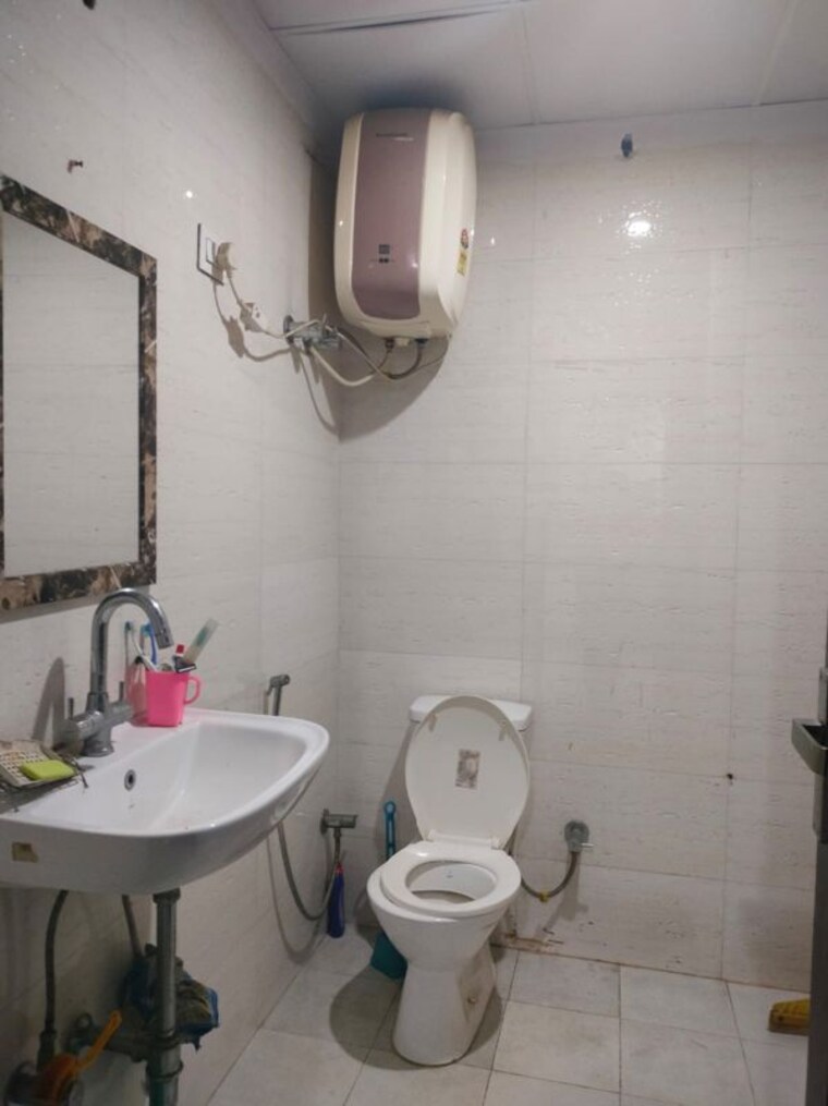 Bathroom, sector 30 2 Bedroom 1300 Sq.Ft. Builder Floor In Sector 30 Gurgaon 9765416