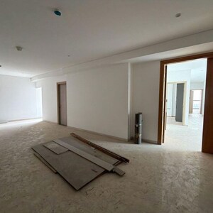 Room in 4 BHK Apartment at Rustomjee Crown, Gokhale Road – for Rent