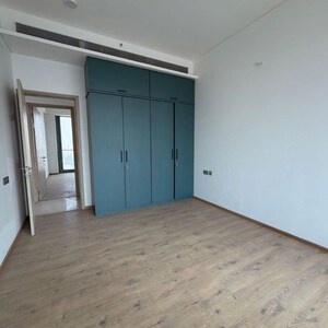 Room in 4 BHK Apartment at Rustomjee Crown, Gokhale Road – for Rent