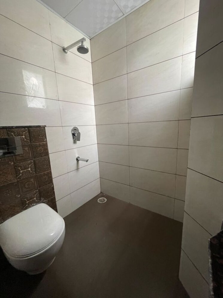 Bathroom, green-valley-residencia 3 Bedroom 1750 Sq.Ft. Apartment In Ghazipur Zirakpur 9730926