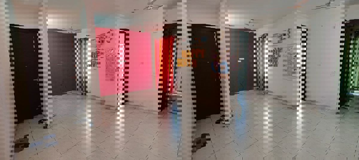 3 BHK + Servant Room Apartment For Rent in Motiaz Royal Citi