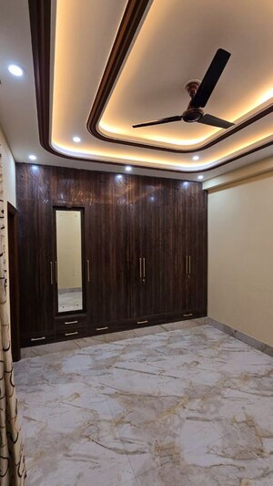 Bedroom in 3 BHK Builder Floor at Sector 40 – for Rent