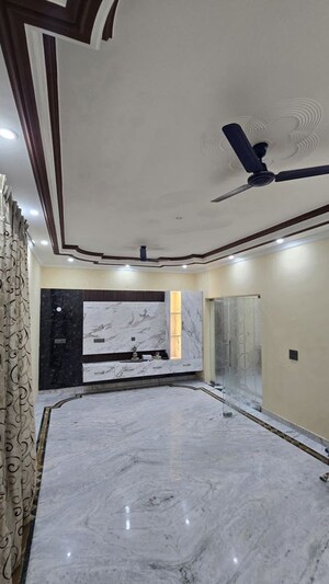 Kitchen in 3 BHK Builder Floor at Sector 40 – for Rent