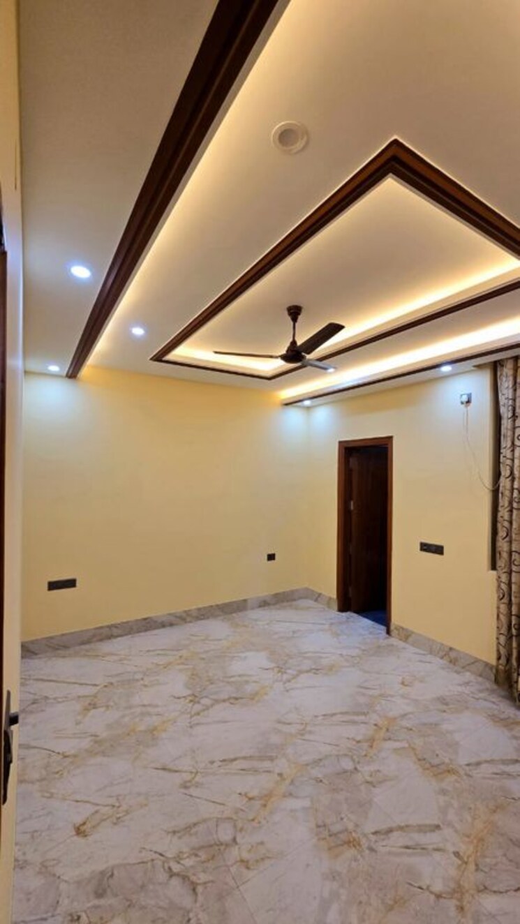 Room, sector 40 3 Bedroom 3200 Sq.Ft. Builder Floor In Sector 40 Gurgaon 9765438