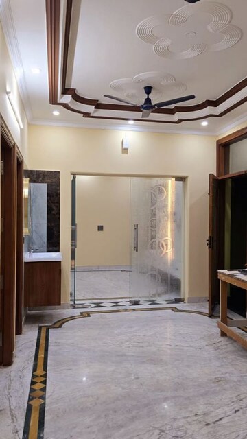 Building Lobby in 3 BHK Builder Floor at Sector 40 – for Rent