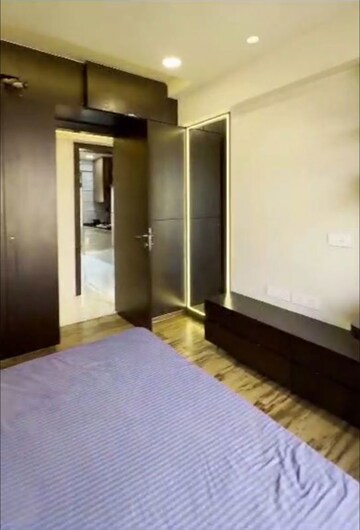 Room in 2.5 BHK Apartment at Dosti Belleza, Parel – for Sale