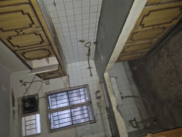 Staircase in 3.5 BHK Apartment at Mayur Vihar – for Rent